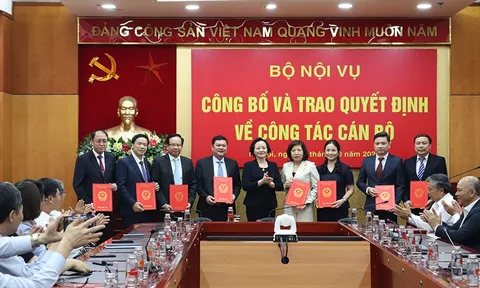 Bộ Nội vụ điều động, bổ nhiệm 8 lãnh đạo cấp vụ