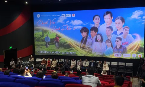 ‘Bất cứ ai cũng đều mong chạm đến tình yêu, hạnh phúc’