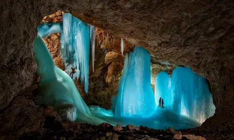 Khám phá thế giới băng khổng lồ ẩn sâu trong dãy Alps