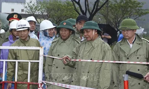 Chủ tịch nước thăm và kiểm tra công tác khắc phục thiệt hại do mưa bão tại Đà Nẵng