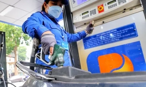 Xử lý nghiêm vi phạm đối với việc ngừng, không cung cấp xăng dầu