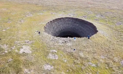 Giải mã những ‘hố tử thần’ khổng lồ bí ẩn ở Siberia