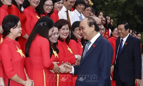Chủ tịch nước gặp mặt Đoàn Đại biểu điển hình tiên tiến tỉnh Vĩnh Long