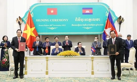 Thủ tướng Chính phủ Phạm Minh Chính hội đàm với Thủ tướng Samdech Techo Hun Sen