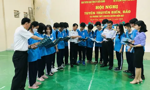 Vùng 5 Hải quân Tuyên truyền biển, đảo, thu hút nguồn nhân lực tại Kiên Giang