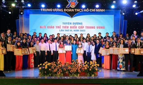 Tôn vinh các nhà giáo trẻ tiêu biểu trong giảng dạy, nghiên cứu và hoạt động Đoàn, Hội