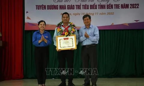 Tôn vinh những nhà giáo tiêu biểu, nhân rộng gương sáng 'trồng người'