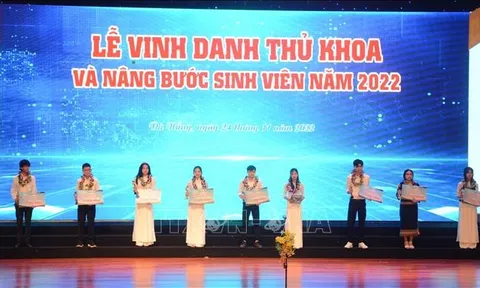 Vinh danh Thủ khoa Đại học Đà Nẵng