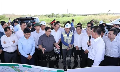 Thủ tướng Phạm Minh Chính khảo sát các dự án phát triển hạ tầng tại TP Hồ Chí Minh