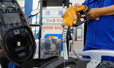 Giá xăng dầu giảm hơn 1.000 đồng/lít