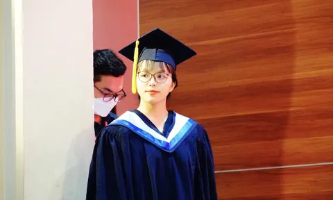 Nguyễn Thảo Uyên: Cô thủ khoa bỏ học bổng du học, về nước thi lại đại học
