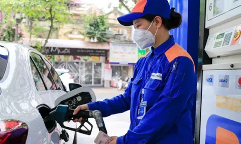 Giá xăng dầu giảm mạnh, xăng RON92 chỉ hơn 20.000/lít