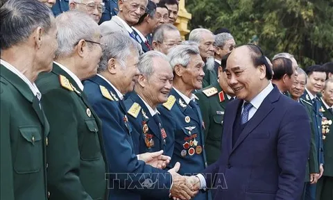 Chủ tịch nước gặp mặt các cựu chiến binh Bộ đội Tên lửa Phòng không và Sư đoàn 361