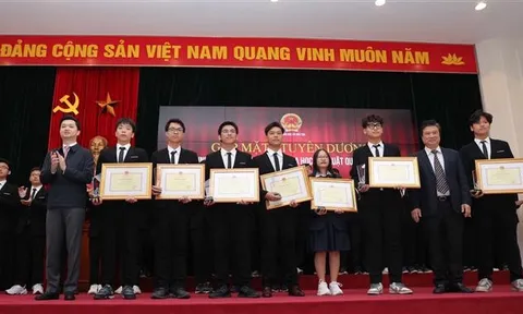 Tuyên dương 33 học sinh đoạt giải Olympic và Khoa học kỹ thuật quốc tế