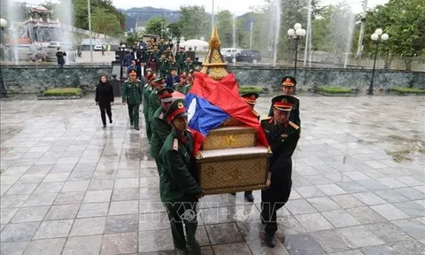 Hồi hương 10 hài cốt liệt sĩ và chuyên gia quân tình nguyện Việt Nam hy sinh tại Lào