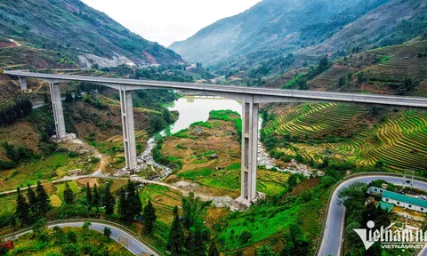 Cây cầu cạn có trụ cao nhất Việt Nam sừng sững giữa núi rừng Lào Cai
