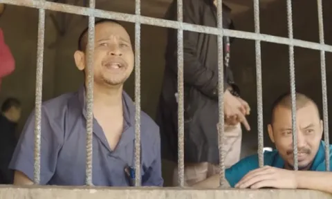 Trong ngôi nhà vang “khúc hát người điên”