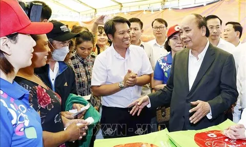 Chủ tịch nước trao quà Tết tặng gia đình chính sách, người nghèo tại Kiên Giang