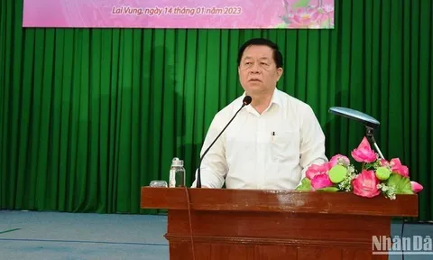 Đồng chí Nguyễn Trọng Nghĩa thăm, tặng quà hộ nghèo, công nhân, người lao động tỉnh Đồng Tháp