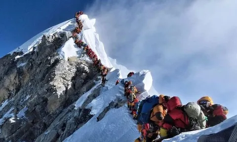 Biến đổi kinh ngạc trên cơ thể người ở “vùng tử thần” trên đỉnh Everest