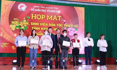 Khánh Hòa: Khen thưởng học sinh, sinh viên người dân tộc thiểu số