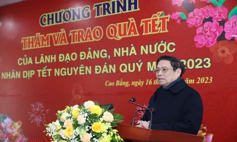 Thủ tướng thăm, chúc Tết mẹ Việt Nam anh hùng, đồng bào, chiến sĩ tại vùng biên giới Cao Bằng