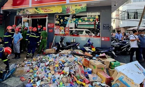 ​TP.HCM: Một nạn nhân tử vong trong vụ sập trần cửa hàng tiện lợi