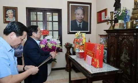 Thủ tướng Phạm Minh Chính dâng hương tưởng nhớ các cố Thủ tướng Chính phủ