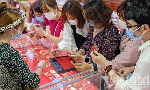 Chen chân mua vàng cầu may, vía Thần Tài 2023 là ngày nào?