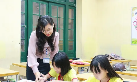Thiếu hơn 3.600 giáo viên tiểu học, TP.HCM đề xuất hỗ trợ 100% lương cơ sở cho người mới ra trường