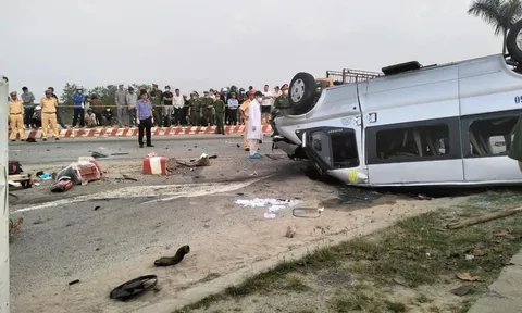 Vụ xe khách lật nhiều vòng khiến 8 người tử vong: Phó Thủ tướng chỉ đạo khẩn
