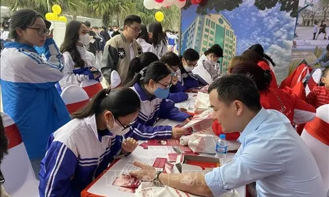 Gần 6.000 học sinh ở Thanh Hóa tham dự tư vấn tuyển sinh, hướng nghiệp