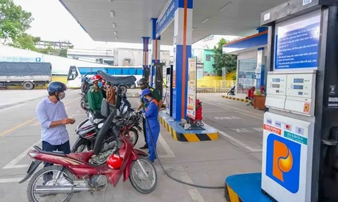 Giá xăng dầu ngày 9/3: Tiếp tục lao dốc