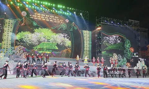 Đậm sắc màu Tây Bắc tại Đêm khai mạc Lễ hội Hoa Ban