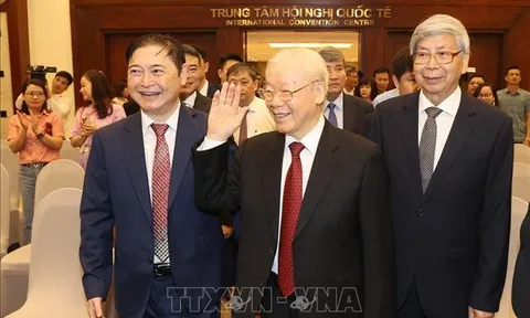 Tổng Bí thư dự Lễ kỷ niệm 60 năm Ngày Bác Hồ gặp mặt đội ngũ trí thức
