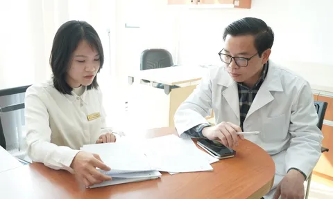 Cô gái đầu quân vào ngành y sau khi chiến thắng căn bệnh ung thư xương quái ác
