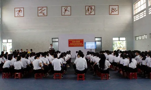 Lữ đoàn 680, Vùng 3 Hải quân tuyên truyền biển, đảo và thu hút nguồn nhân lực cho hơn 4.200 học sinh tại Quảng Ngãi