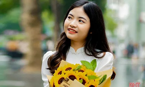 Nữ sinh Hà Tĩnh Thủ khoa tốt nghiệp sớm với điểm GPA gần như tuyệt đối