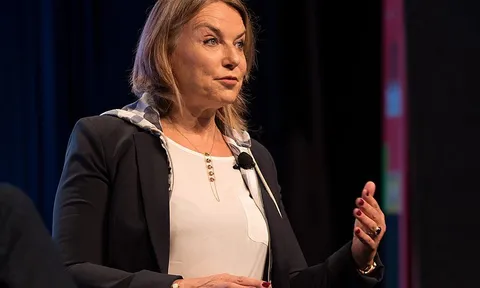 Esther Perel - chuyên gia tâm lý học nổi danh toàn cầu