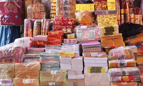 Độc đáo làng nghề kiếm sống nhờ... cõi âm