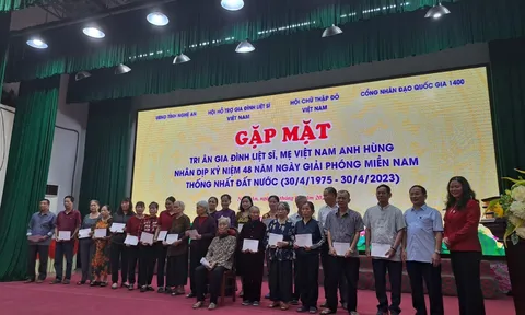 Nghệ An: Tri ân Mẹ Việt Nam anh hùng, thân nhân liệt sĩ nhân kỷ niệm 48 năm ngày giải phóng miền Nam thống nhất đất nước