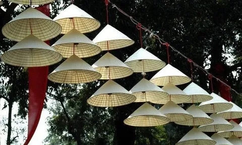 Thương nhớ nghề làm nón làng Chuông