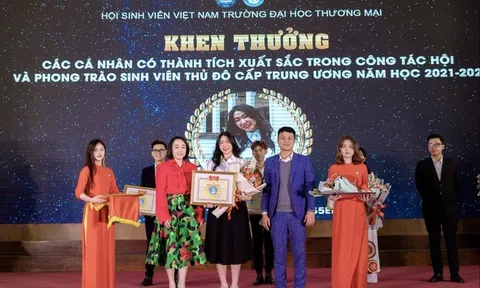 Nữ sinh xứ Nghệ gây bão mạng vì xinh đẹp cùng bảng thành tích học tập ấn tượng