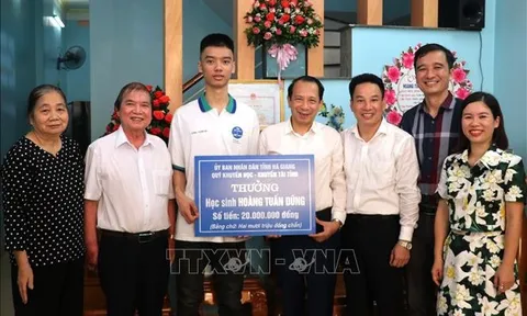 Hà Giang: Khen thưởng học sinh dự thi Olympic Toán quốc tế năm 2023