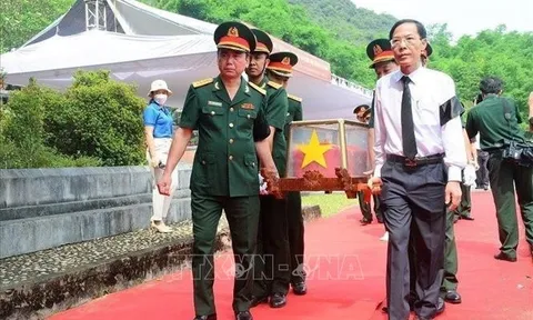 Truy điệu, an táng hài cốt liệt sỹ quân tình nguyện Việt Nam hy sinh tại Lào