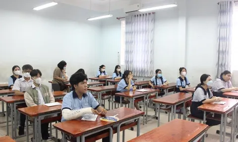 Thi lớp 10 ở TP.HCM: 8 thí sinh có người viết bài hộ