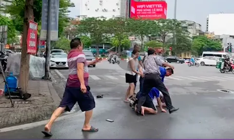 Phóng viên Đài PT-TH Hà Nội bị 2 đối tượng hành hung khi đang tác nghiệp