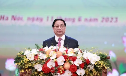 Thủ tướng: Đẩy mạnh thi đua, tỏa sáng tinh thần yêu nước, cống hiến, dám nghĩ, dám làm