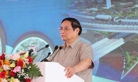 Thủ tướng cảm ơn người dân đã nhường đất thi công đường Vành đai 3 và 2 cao tốc