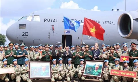 Chủ tịch nước dự Lễ xuất quân của Bệnh viện dã chiến cấp 2 số 5 và Đội Công binh số 2